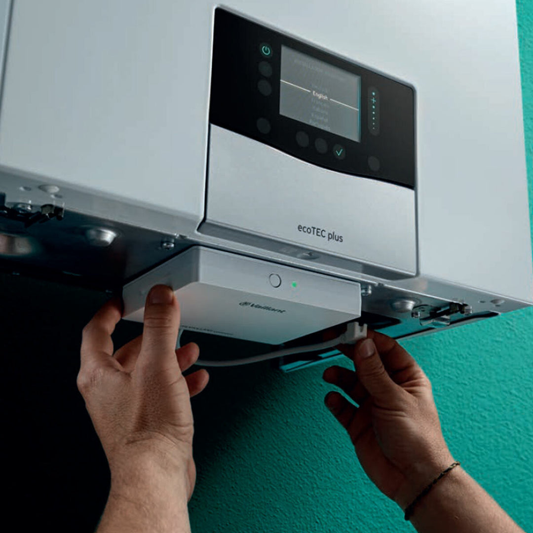 Vaillant EcoTEC Pure 24 kW Erdgas + termostato smart SensoROOM Connect – Gas-Brennwertkessel, 24 kW, Erdgas