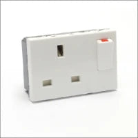 K2757WHI K2757WHI Schakelaar/Steckdose combinatie