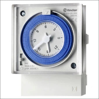 FINDER 12.31.8.230.0000 Analoge Schaltuhr fuer Schalttafelbau 72 mm