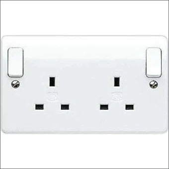 K2746WHI K2746WHI Schakelaar/Steckdose combinatie