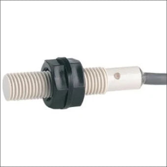 OMRON E2F 7108E Inductieve naderingsschakelaar