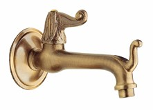 Crolla Brunnenhahn lang mit Kugelventil, Eimerhaken und Rosette, Messing glatt