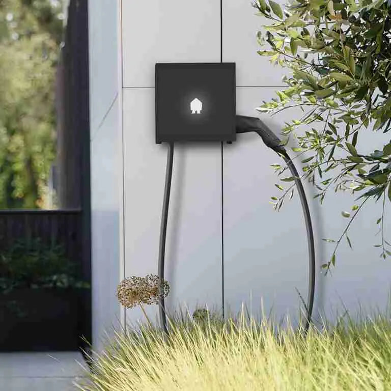 EV Wall Business Pack Black 3-Phase 22 kW Type 2 cable 8m with cable holder