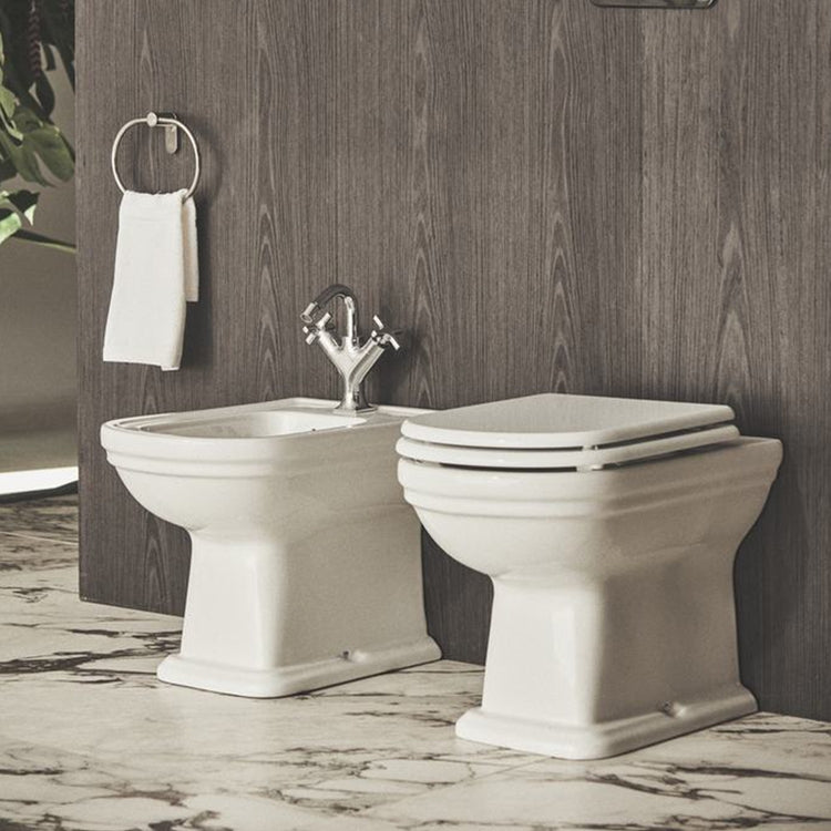 Ideal Standard Badezimmer-Set bodenstehend, wandbündiges WC, mit langsam schließendem Sitz, Einloch-Bidet mit Überlauf, Weiß, glänzende Oberfläche CALLA E222501+E222601+E251801