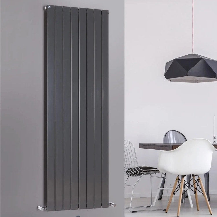 Deltacalor Design-Heizkörper FLYLINE vertikal einlagig, H 180 × B 67,2 cm, Pastell Verkehrsgrau B glänzend FL1V180009R7043G