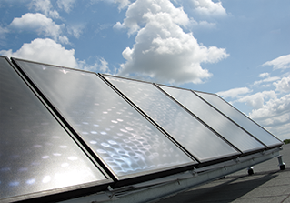 Daikin SB.EKSV26P4PFP – Drucksolaranlage mit 4 vertikalen Kollektoren von 2,6 m² für Flachdach