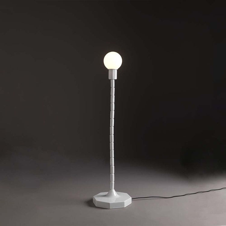 Flaminia Stehlampe aus Keramik H 120 cm, Weiß, glänzende Oberfläche MAKE-UP MKLT120