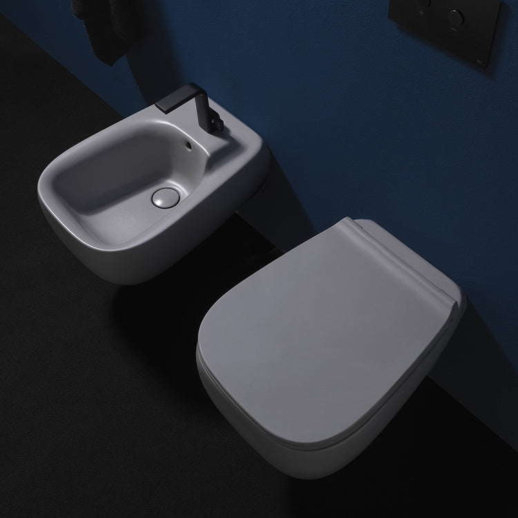 Flaminia Set an Wandhängenden Sanitäranlagen, WC mit goclean®-System und Slim-WC-Sitz mit langsamer Absenkung, Einloch-Bidet mit Überlauf, Farbe Asche, matte Oberfläche FLUO FU118GCEN+FU218CEN+FUCW05CEN