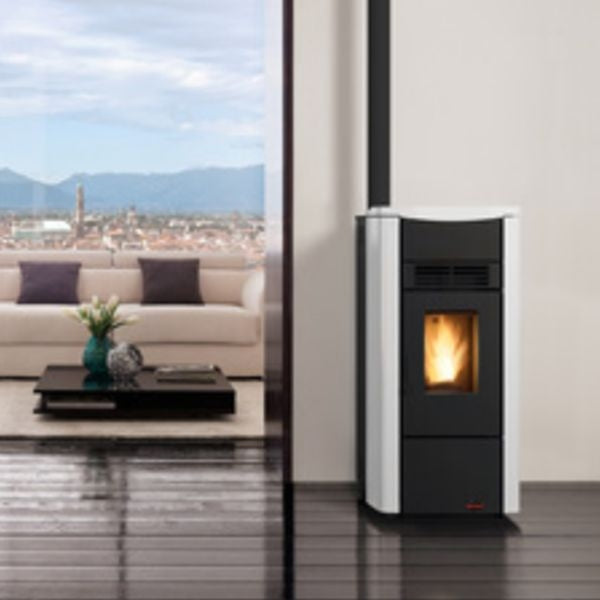 Nordica Extraflammiger Pelletofen La GIUSY Plus 8 KW kanalisiert