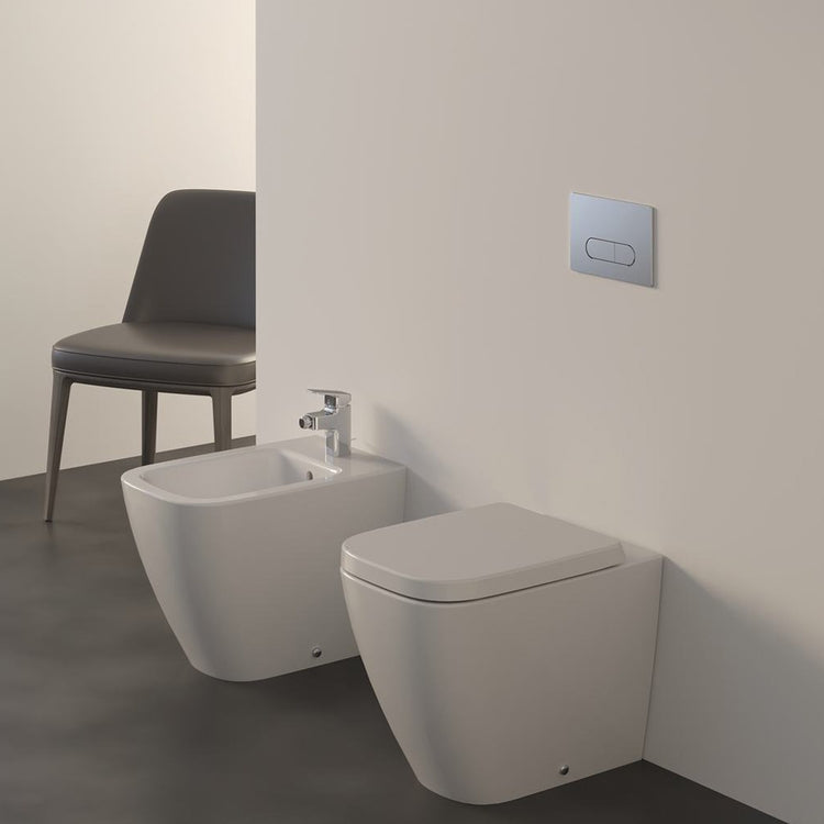 Ideal Standard Set Bodentoiletten, wandbündiges WC spülrandlos, mit umhüllendem Sitz und langsamer Absenkung, Einloch-Bidet mit Überlauf, Weiß, glänzende Oberfläche I.LIFE B T461601+T468301+T461701