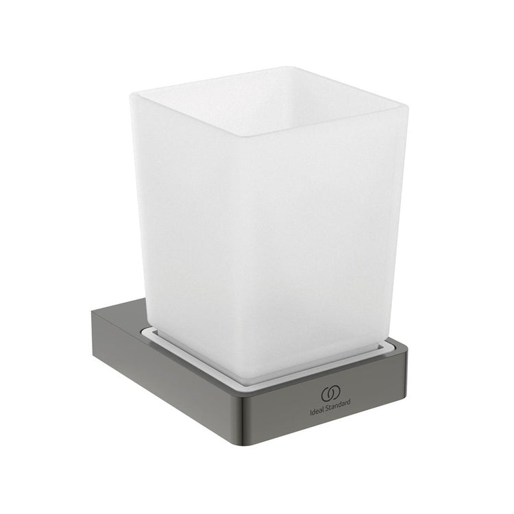Ideal Standard Quadratischer Zahnputzbecherhalter, aus mattem Glas mit Metallhalterung, Magnetgrau-Finish CONCA T4504A5