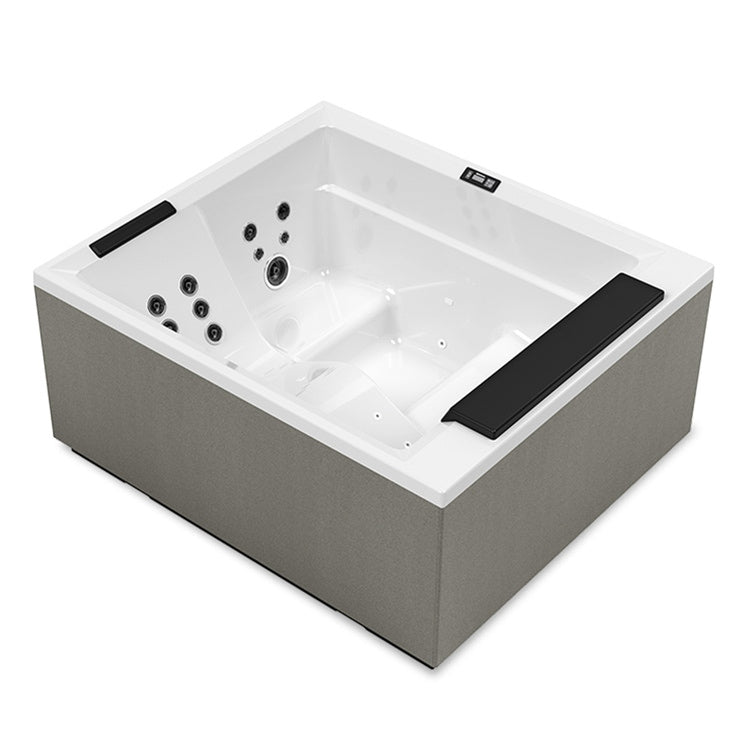 Novellini Außen-Whirlpool-Minikörper mit Hydromassage, Chromolicht+Bluetooth-Audio+Aquaclean-Reinigung (UV+Ozon), L. 185 T. 160 H. 85, für 3 Personen, Sitzfarbe schwarz, Wannenfarbe weiß, Hochglanz-Finish DIVINA L SPA DOL5O9-W10H
