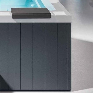 Treesse Verkleidung in dunkler Holzoptik zur Installation eines Mini-Pools in der Mitte des Raumes Ghost Wave, Ghost Muse, Ghost Maya und Ghost Plus Maya D22GPM
