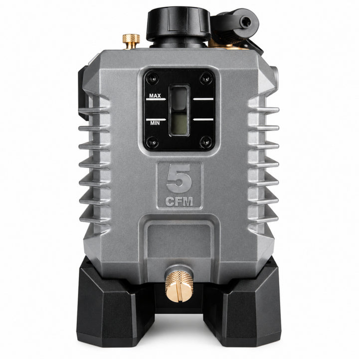 Milwaukee M18 FVP5–801 Vakuumpumpe mit Ladegerät und Akku