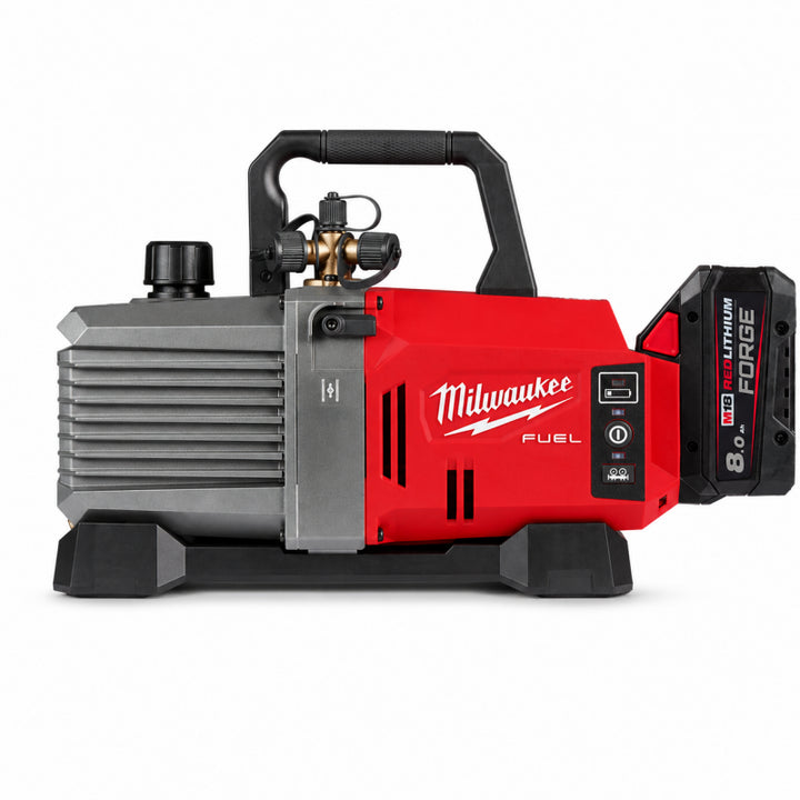 Milwaukee M18 FVP5–801 Vakuumpumpe mit Ladegerät und Akku