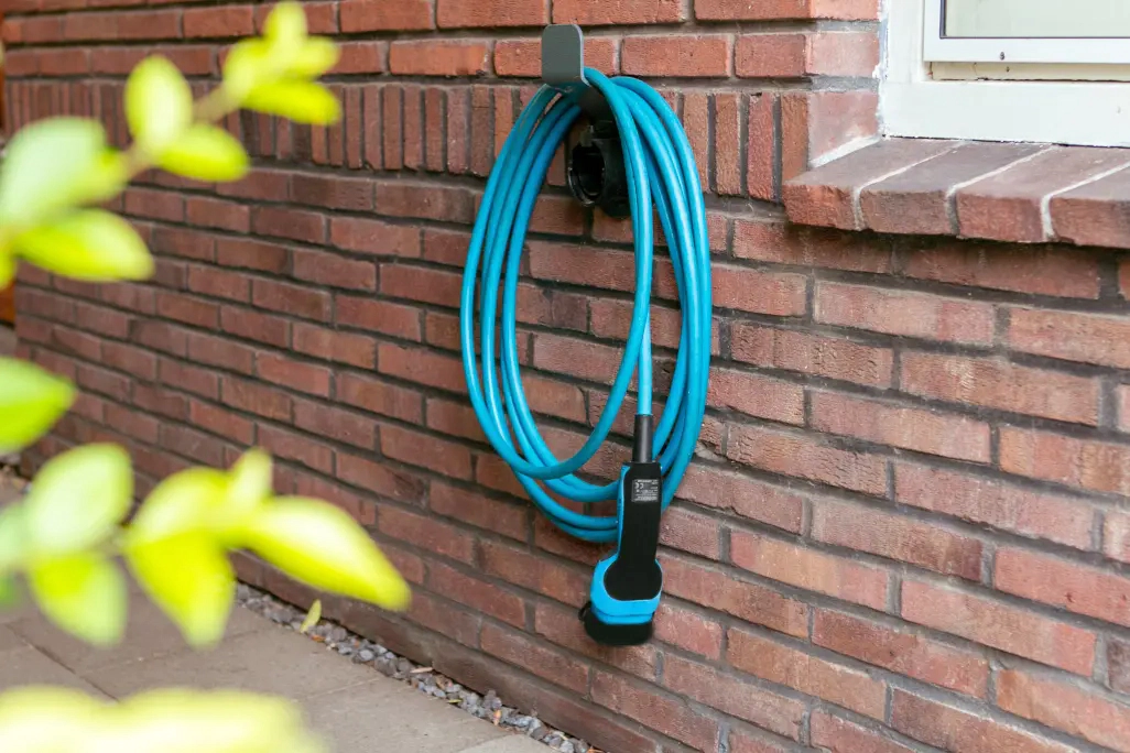 Blue Current Versteckter Ladestation 7,5m blaues Kabel 32A Typ 2